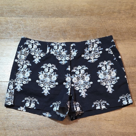 Loft- Floral Patterned Black Women's Shorts. Size 4 - Picture 1 of 5
